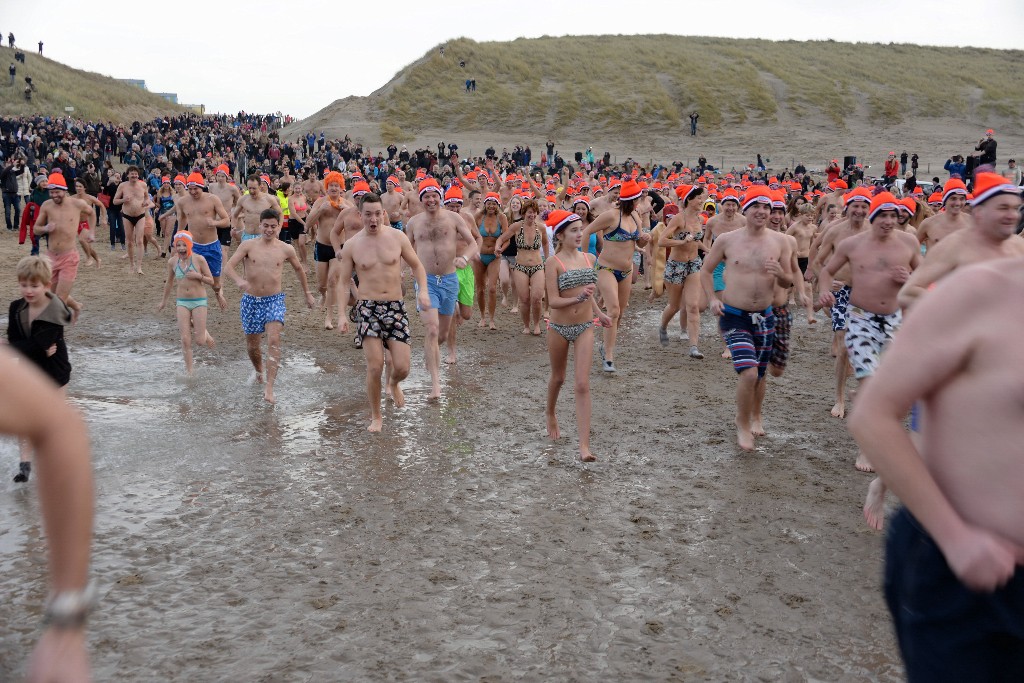 ../Images/Nieuwjaarsduik Nederzandt 2016 043.jpg